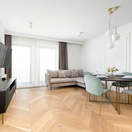 Atmospheric With Ideal Location In Cracow By Renters Apartment