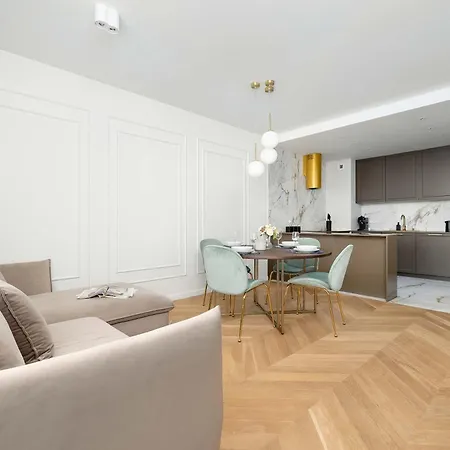 Atmospheric With Ideal Location In Cracow By Renters דירה *