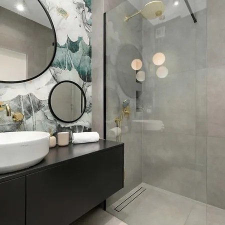 Atmospheric With Ideal Location In Cracow By Renters Apartamento *