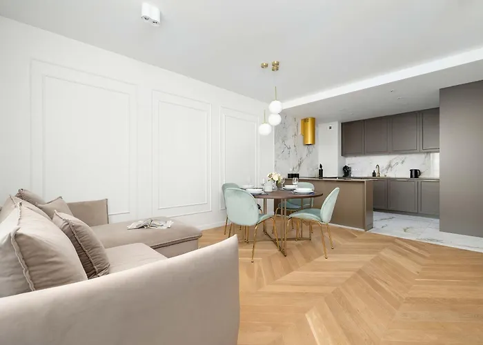 Atmospheric With Ideal Location In Cracow By Renters דירה *